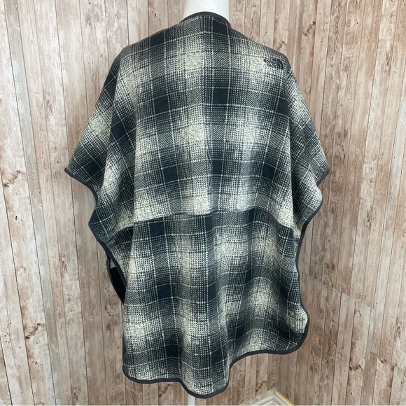 The North Face Crescent Plaid Poncho Size XL Women - Picture 10 of 14